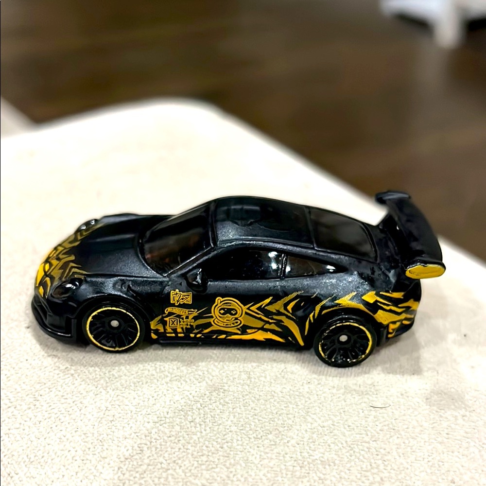 Hot wheels Porsche 911 GT three RS gold black 2016 Mattel matchbox car
